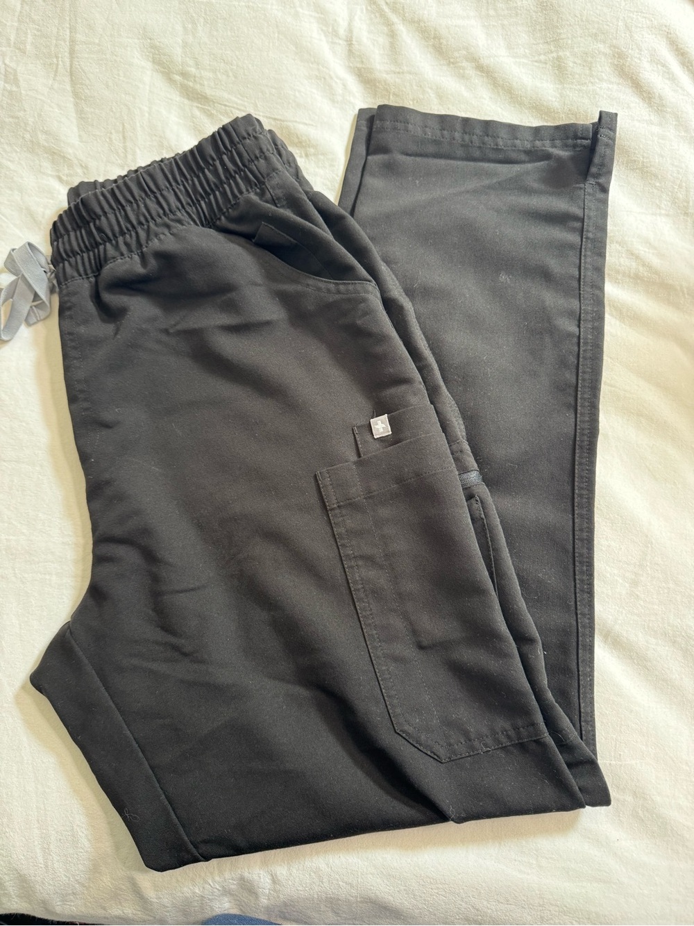 Women’s M Black FIGS High-Waisted Scrub Pants